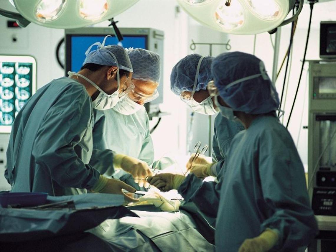 Recisero  l'aorta di un neonato durante un intervento chirurgico