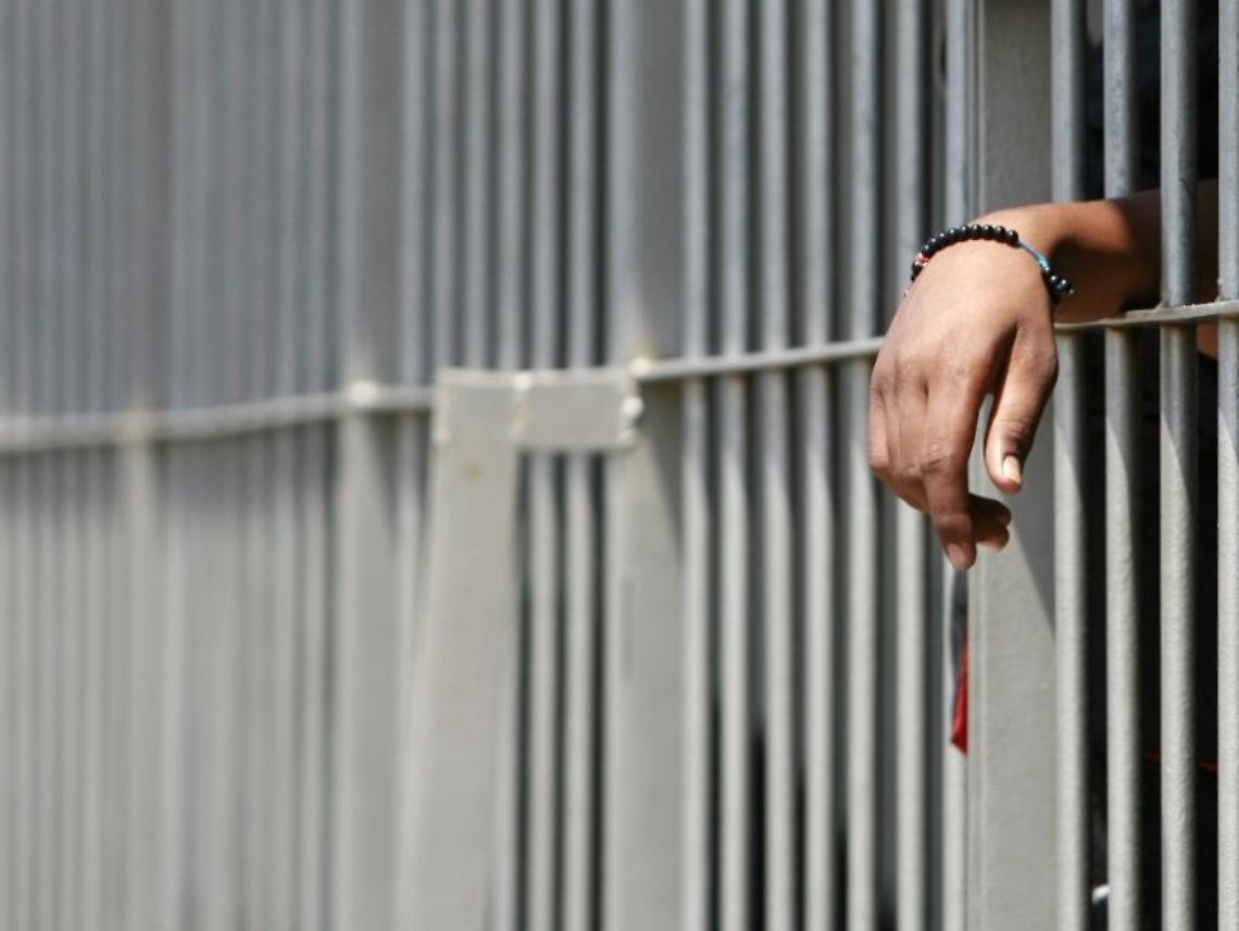 TORINO. Un carcere un detenuto ferisce un agente con una lametta