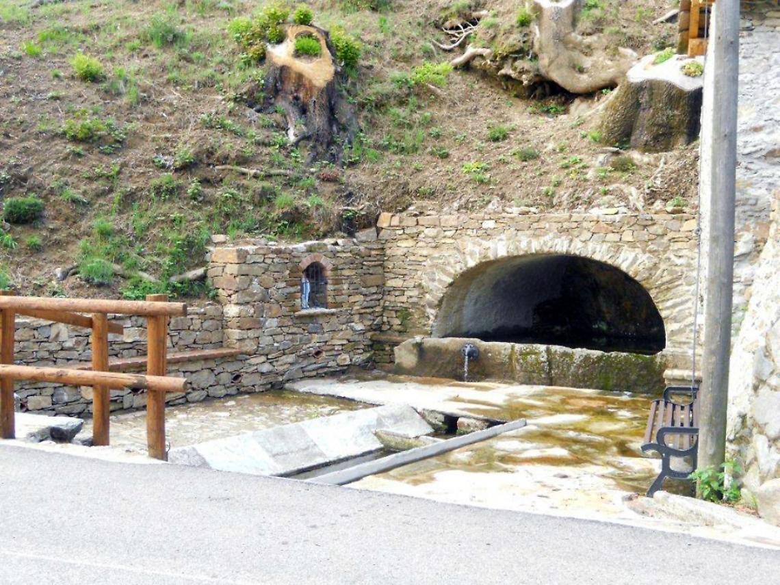 La Forestale recupera la vecchia fontana e il lavatoio