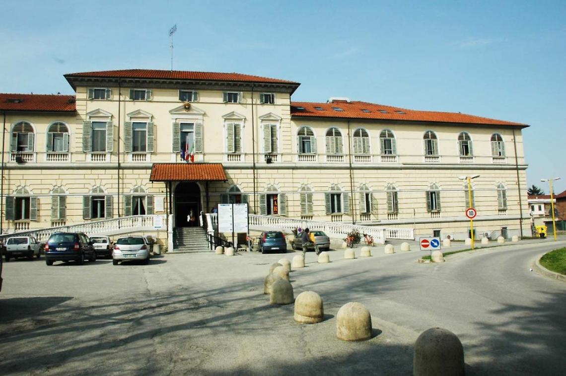 Polemica. Il vecchio ospedale di Chivasso è vuoto ma fuori c’è la tenda! E Castellamonte resta chiuso!