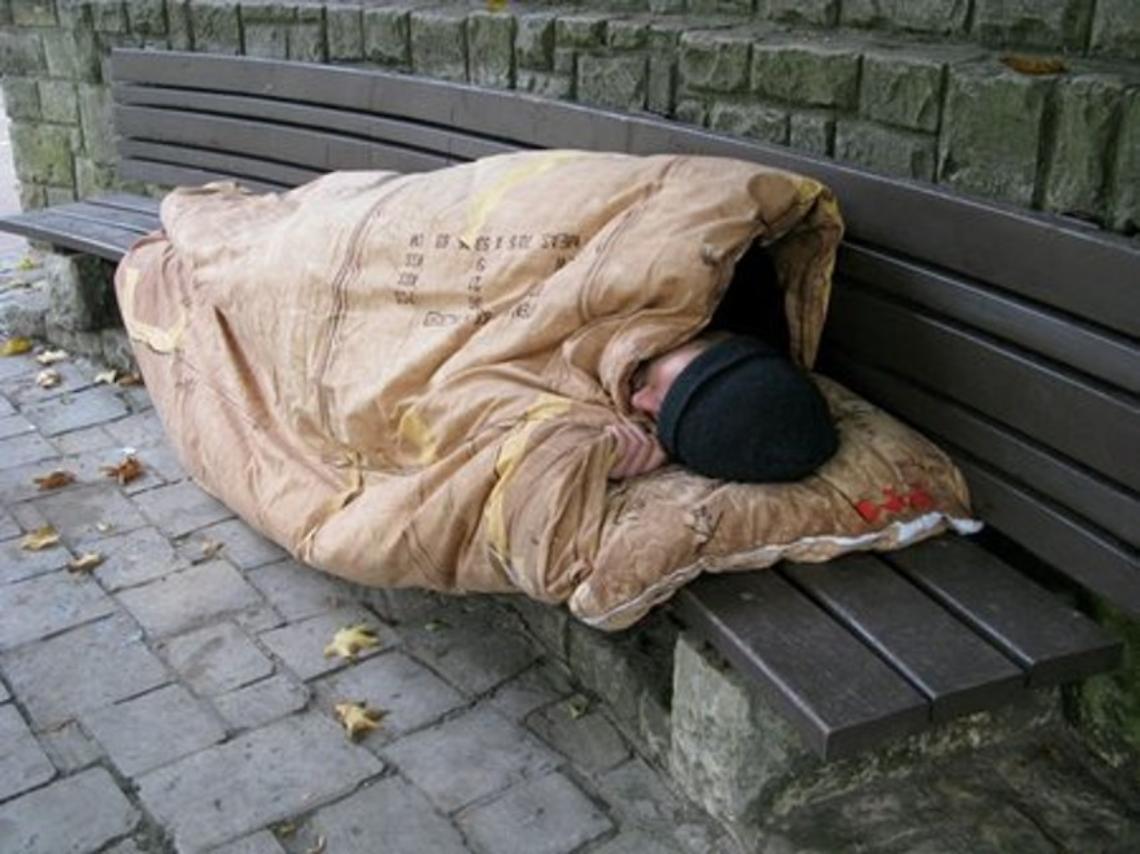 Il silenzio assordante della politica di fronte ad un povero cristo che rischia di finire per strada