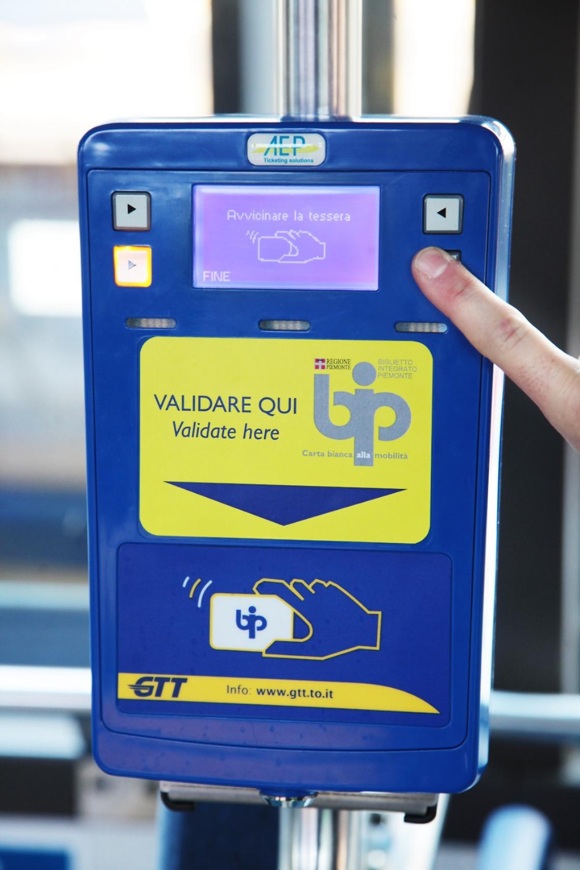 TORINO. Trasporti: Libera Circolazione, nuova app per la ricarica Bip