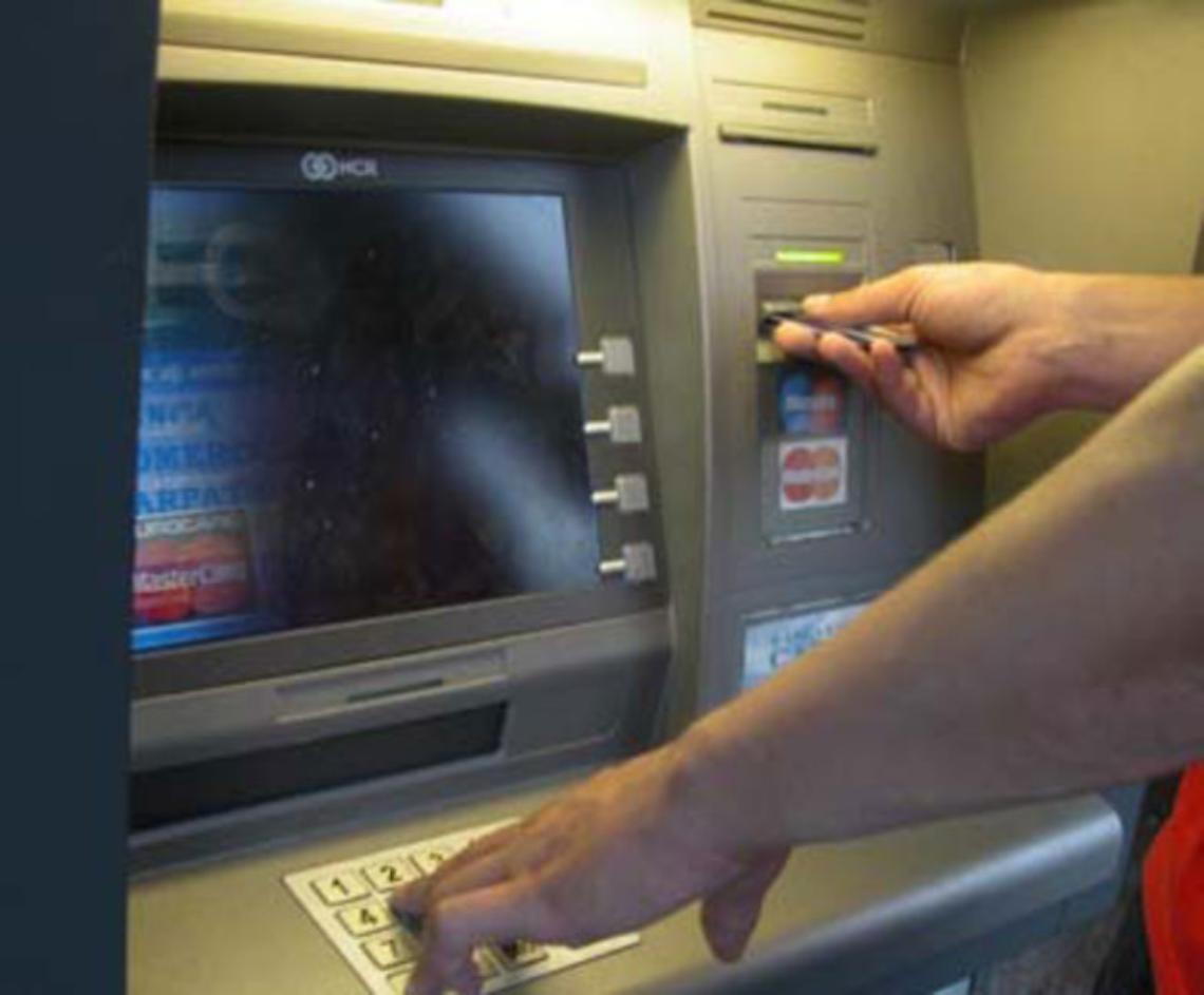 PINEROLO. Rapinatori feriti nell'assalto al bancomat, è caccia ai complici
