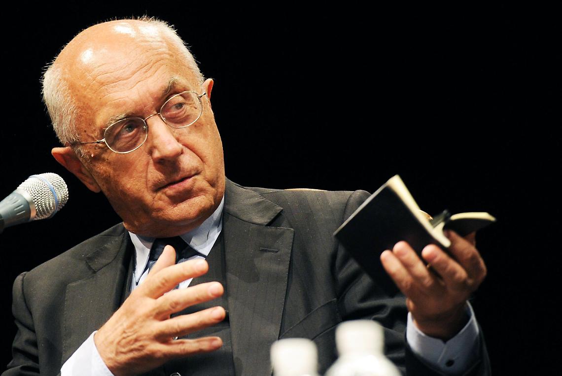 Autobus troppo carichi di studenti, denuncia a Guariniello