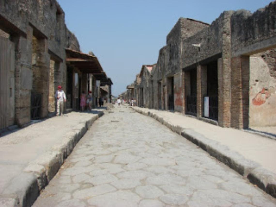 NAPOLI. Furti archeologici. 142 tombaroli indagati