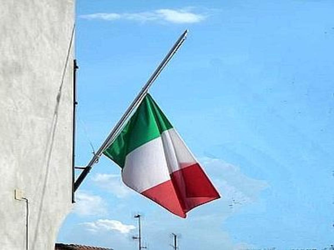 TORINO. Piazza San Carlo: lutto per Erika Pioletti, bandiere comune a mezz'asta