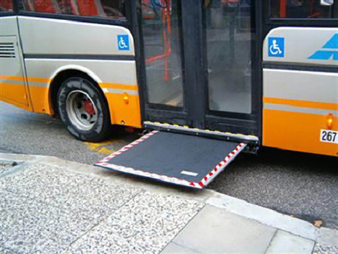 NOVARA. Niente scuolabus per disabile, interviene Difensore Civico