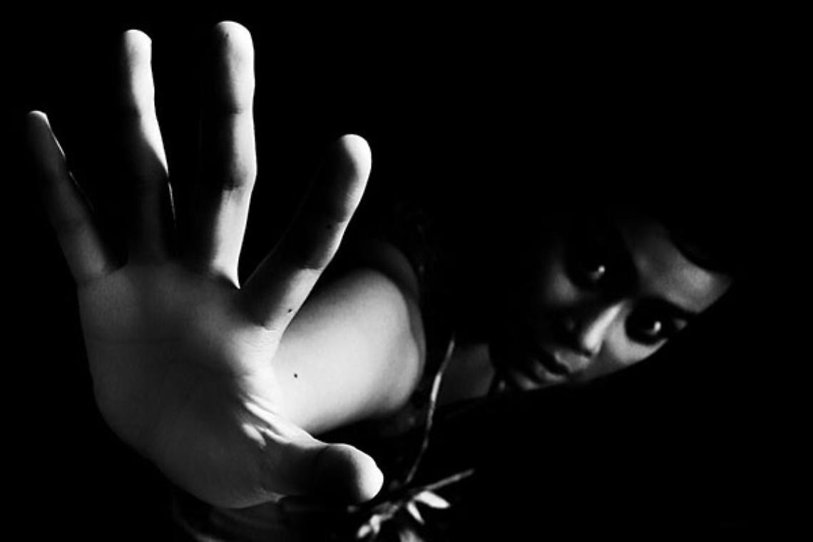 TORINO. Violenza donne: pugnala gallina e minaccia ex, farai sua fine