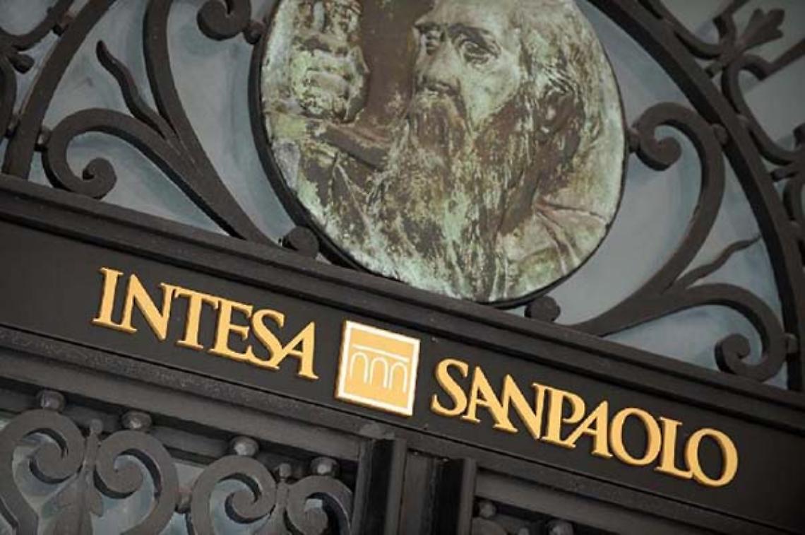 TORINO. Isis: bandiere a mezz'asta in Gallerie Intesa Sanpaolo