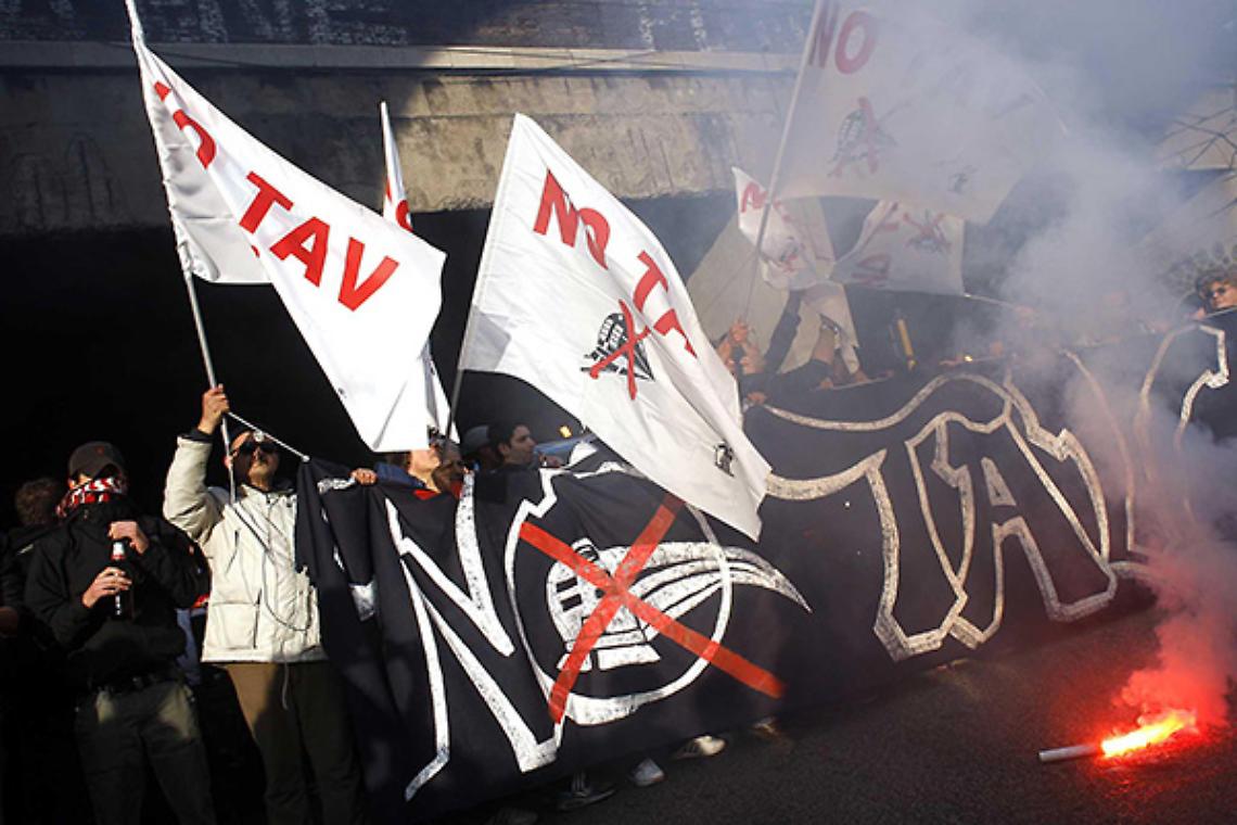 ALESSANDRIA. Terzo Valico: tensioni con No Tav, cariche e fumogeni