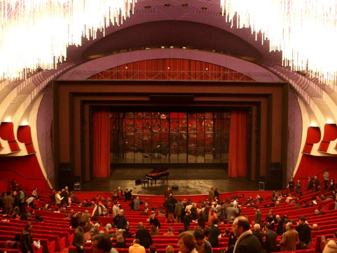 TORINO. Un sipario firmato "Prada" per il Teatro Regio