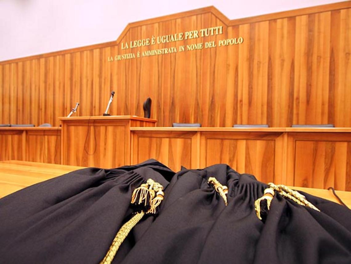 TORINO. Sesso in cambio di voti, chiesti 3 anni per docente