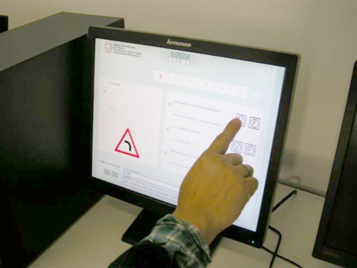 DOMODOSSOLA. Esame di guida con documenti di un altro, denunciato