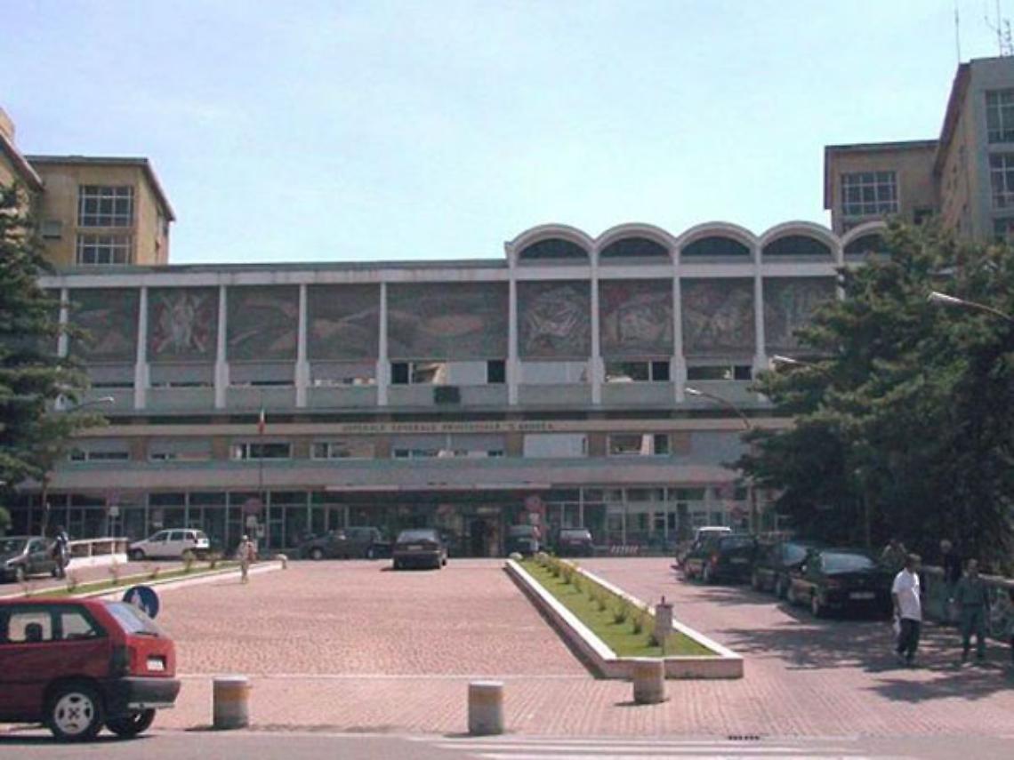 VERCELLI. S'allagano alcune stanze del reparto dialisi dell'ospedale