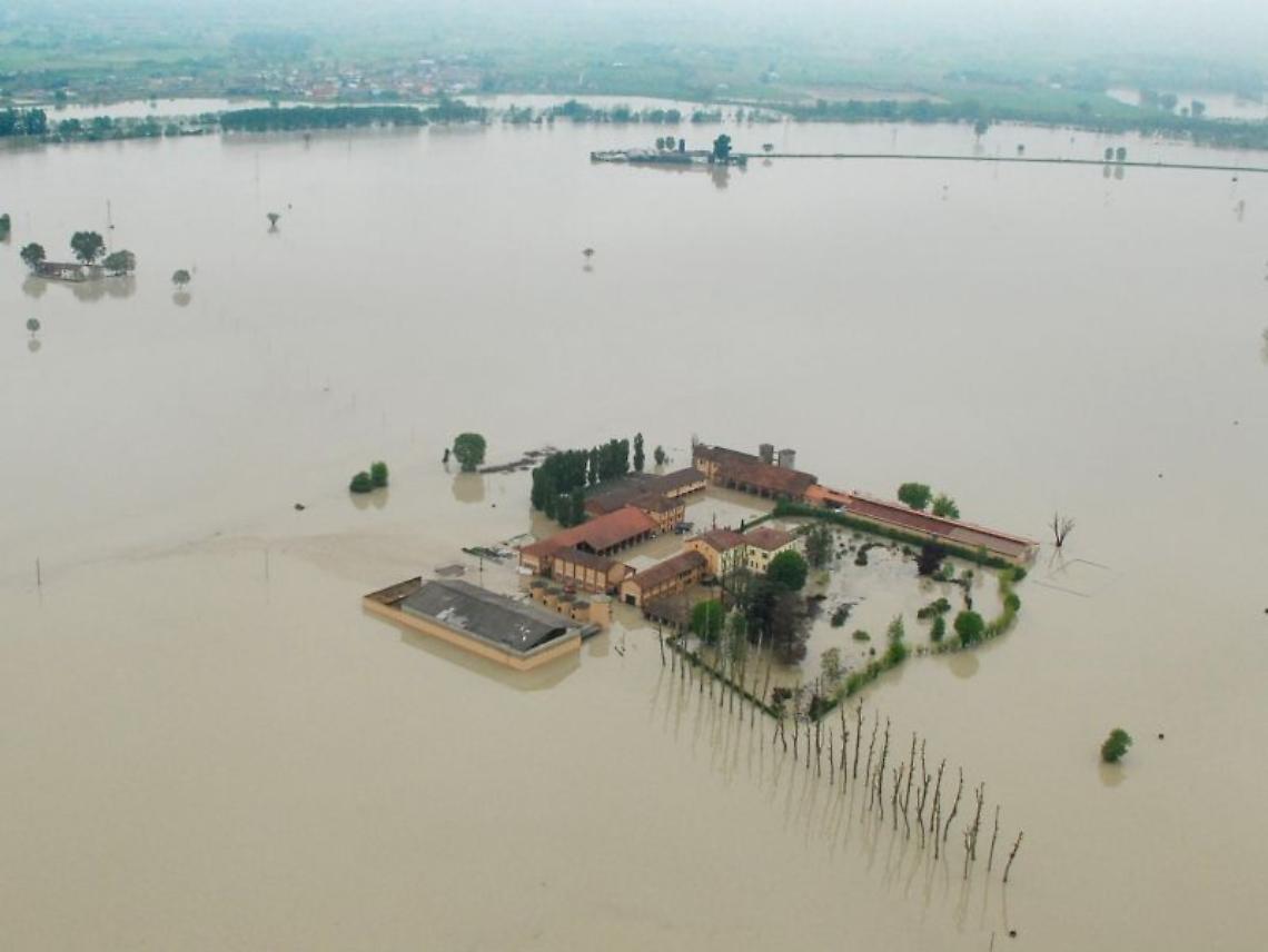Appello del parroco, bisogna sistemare l'area intorno al monumento  