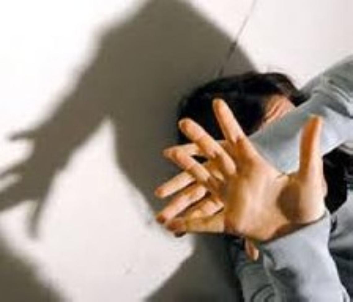 TORRAZZA. Il papà lo picchia perchè è gay ma nessuno sa nulla