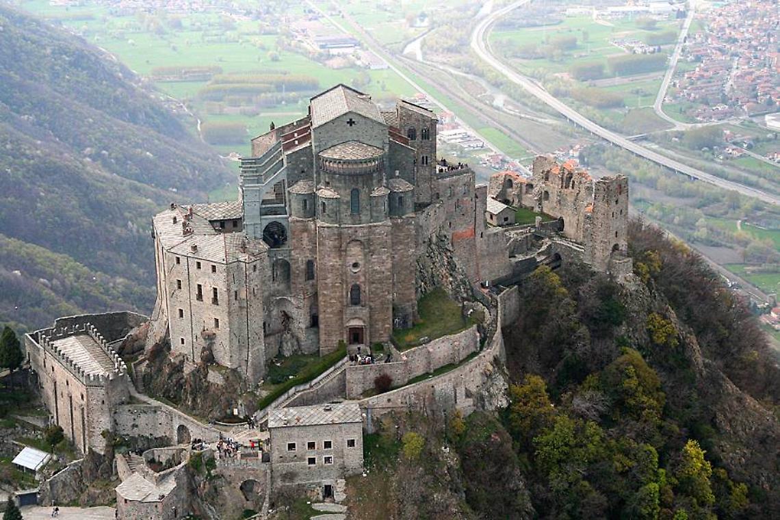 La Sacra di San Michele si illumina di verde per la prevenzione dei tumori HPV correlati