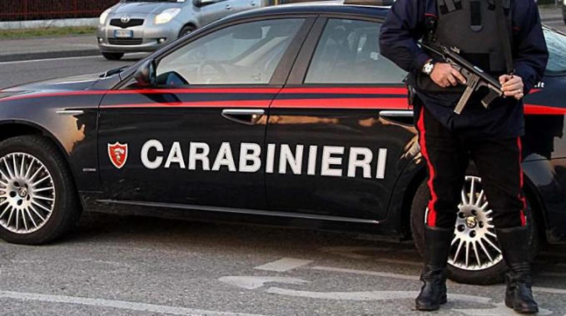Aggressione in via De Amicis a Collegno: uomo ferito a colpi di bottigliate