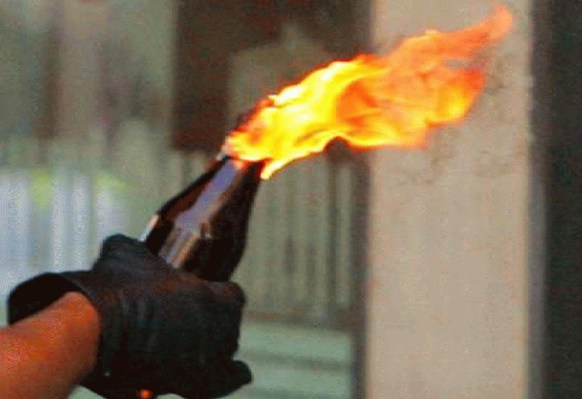 DOMODOSSOLA. Immigrazione: molotov davanti casa accoglienza, "bruciate tutti"