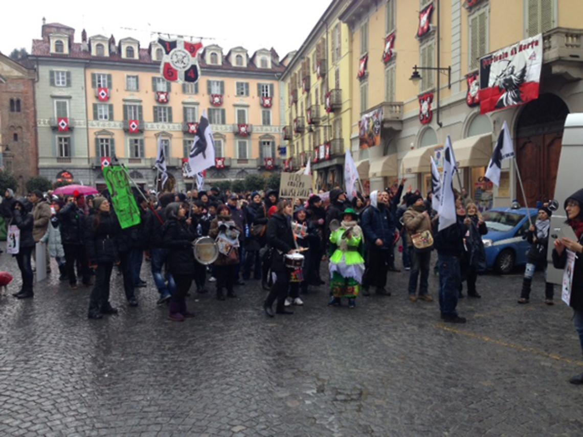 Animali: 'basta torture e vivisezione',protesta nel Torinese