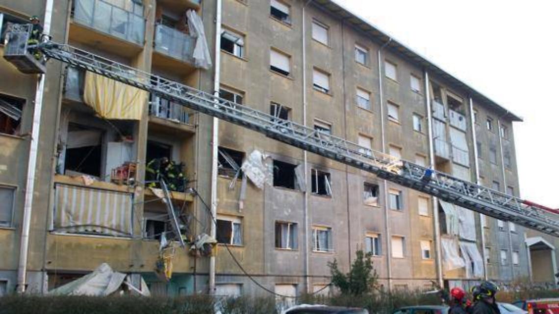 TORINO. Esplosione palazzina, una donna di 37 anni in gravi condizioni