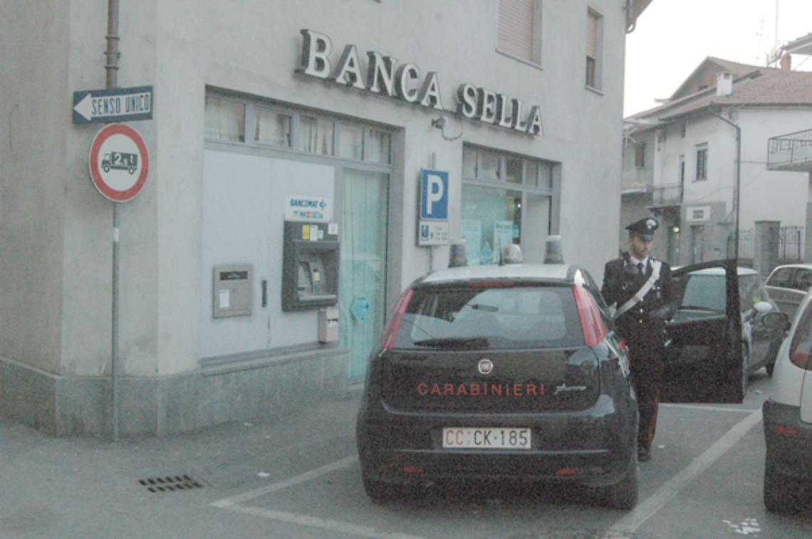 FAVRIA. Rapinatore entra in banca, ma fugge via a mani vuote