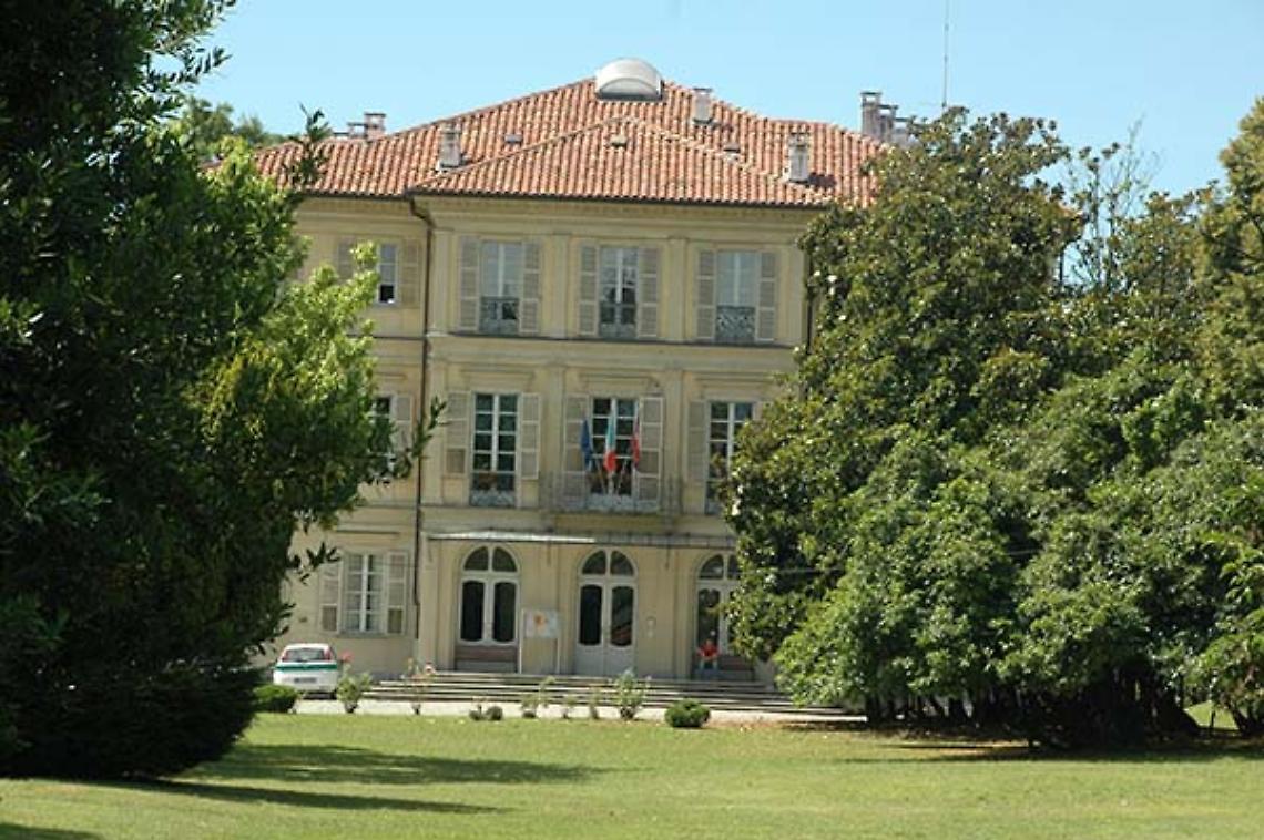 RIVARA. Presepi da strada: un omaggio ai partecipanti e una donazione alla scuola primaria “Pallia”