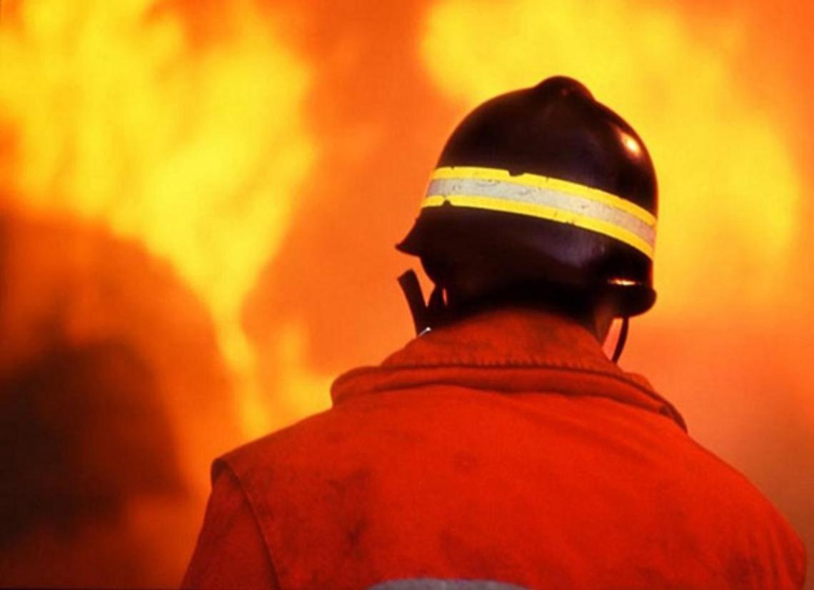 Incendio alla carrozzeria, colonna di fumo su Pozzo Strada a Torino