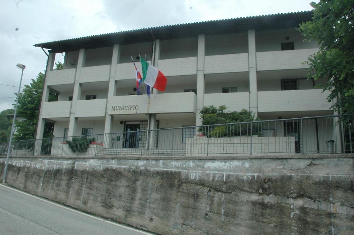 TORRAZZA. Salone comunale, scoppia la polemica