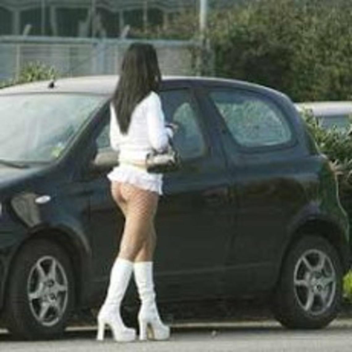 LEINI - Prostitute minacciate di morte: tre arresti