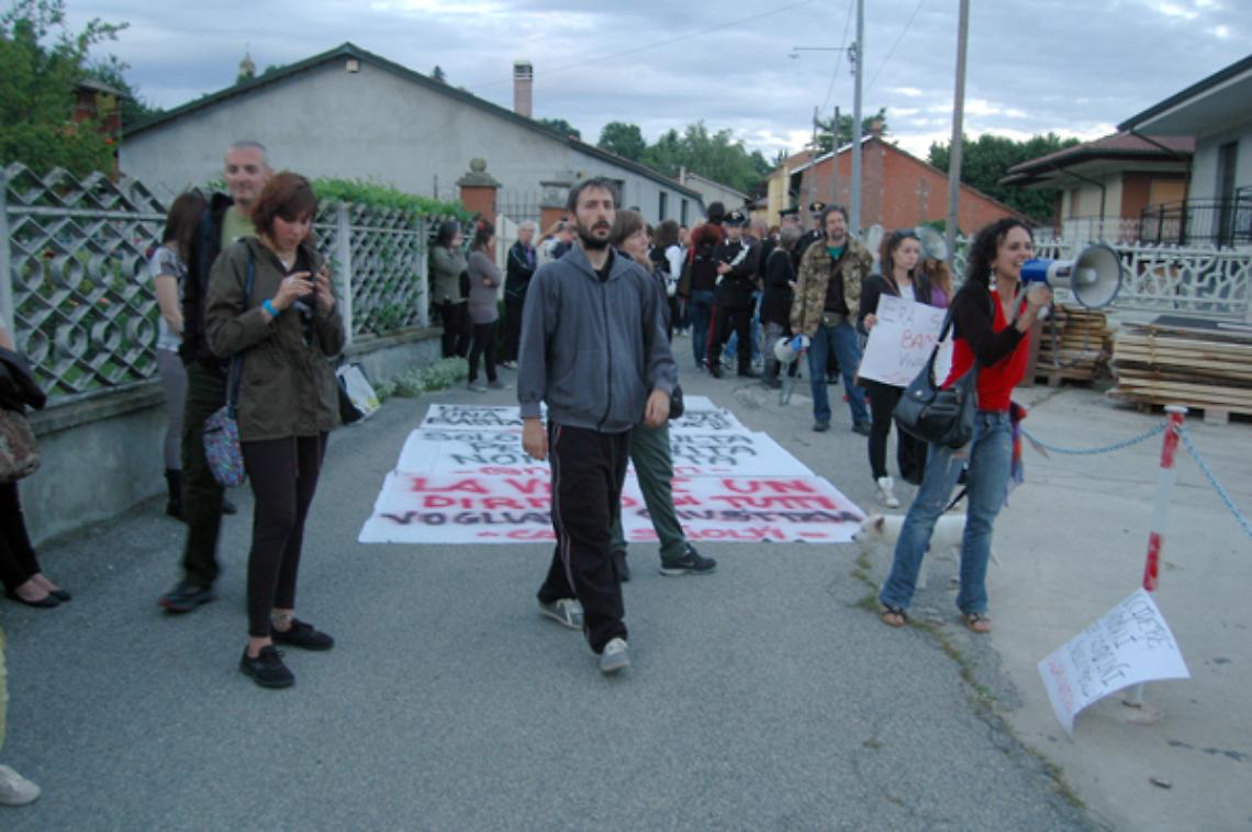 MAZZE'. Manifestazione animalista sotto casa del 44enne che ammazzò il suo cane