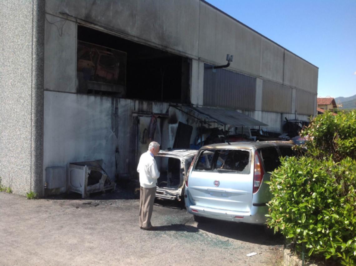 FAVRIA. Rogo in officina: distrutte quattro auto