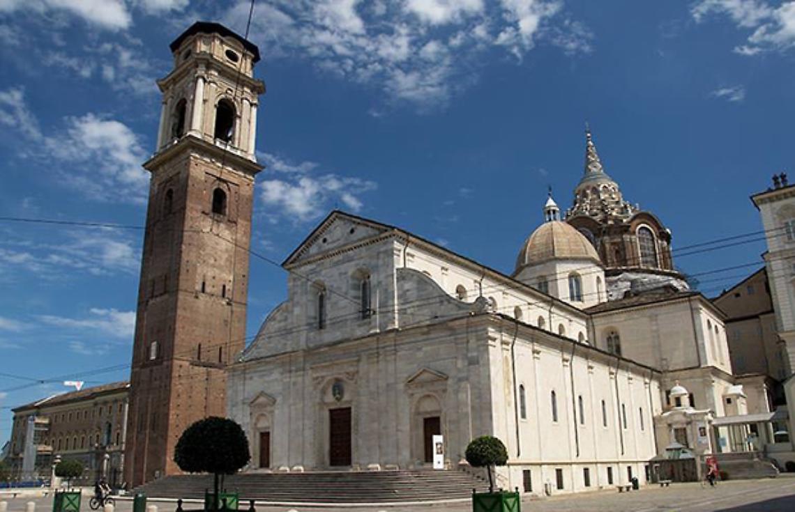 TORINO. Allarme bomba vicino al Duomo di Torino ma trolley era vuoto