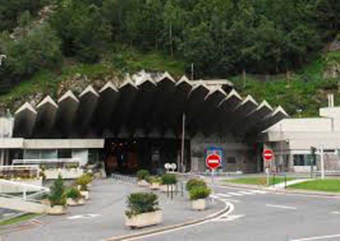 AOSTA. 'Carovana migranti' fermata a Chamonix