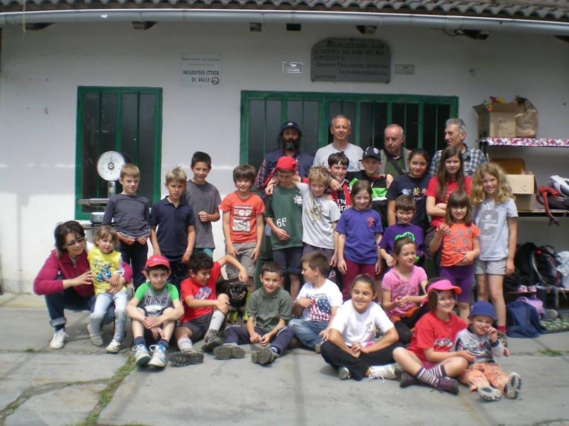 TRAVERSELLA. Bimbi in visita all'incubatoio