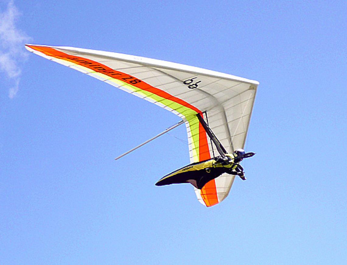 CUNEO. Precipita con il deltaplano e muore