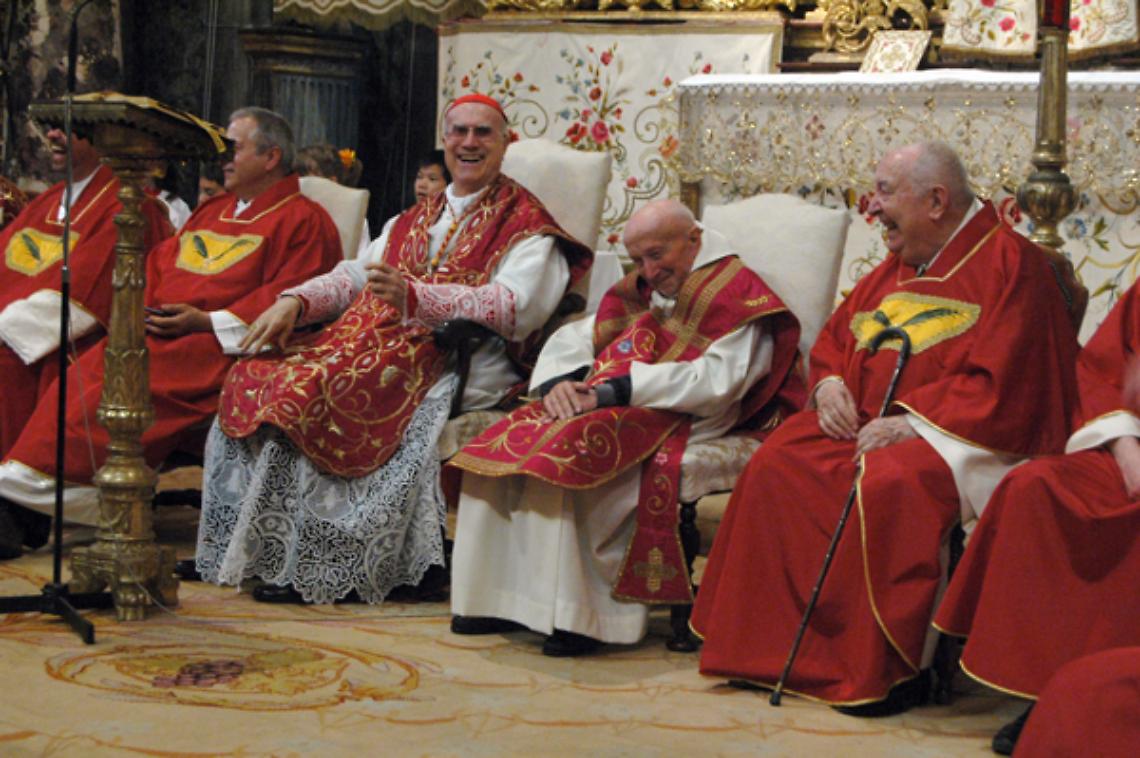 CUORGNE'. Il Cardinal Bertone alla festa di don Nicola Faletti
