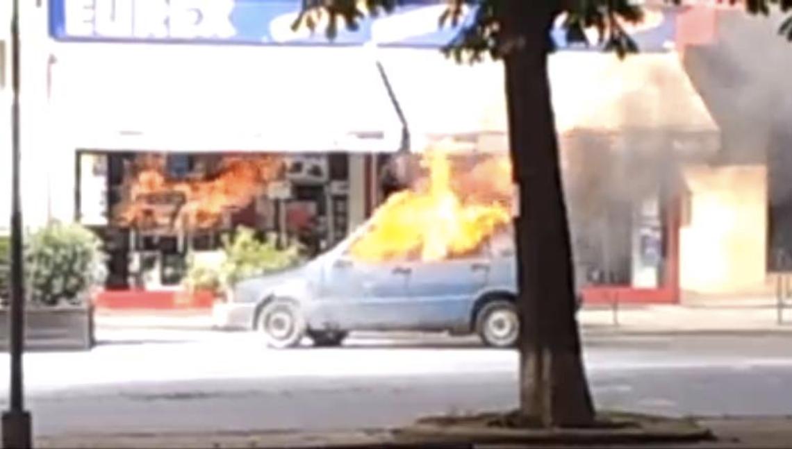 RIVAROLO. Paura per un'auto in fiamme in corso Torino