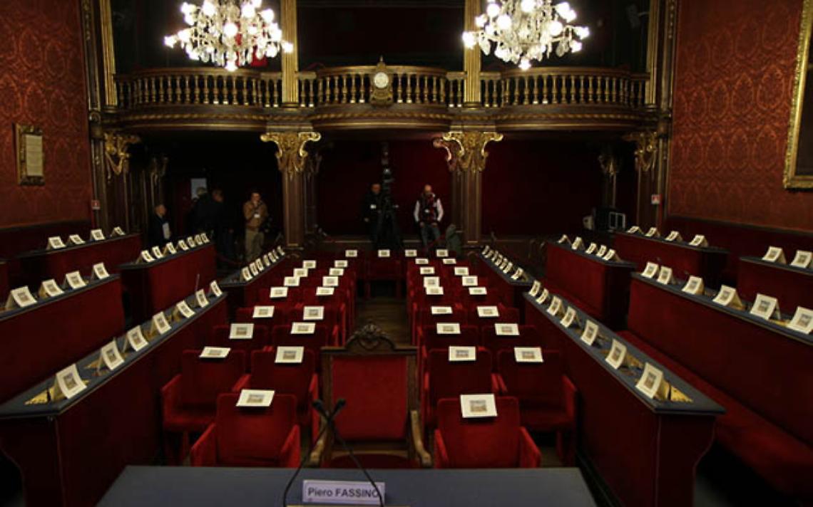 TORINO. Cade controsoffitto Sala Rossa, annullato Consiglio