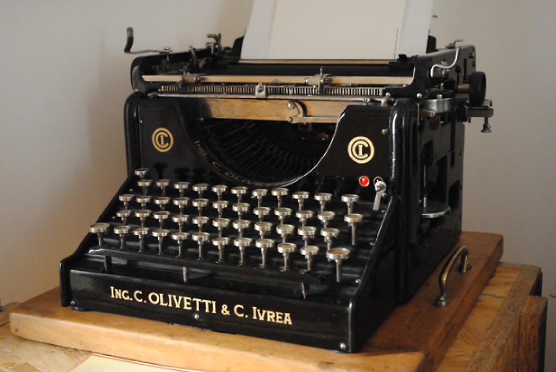 SETTIMO VITTONE. Nicoletti Arredamenti festeggia i 60 anni dedicando due eventi ad Olivetti
