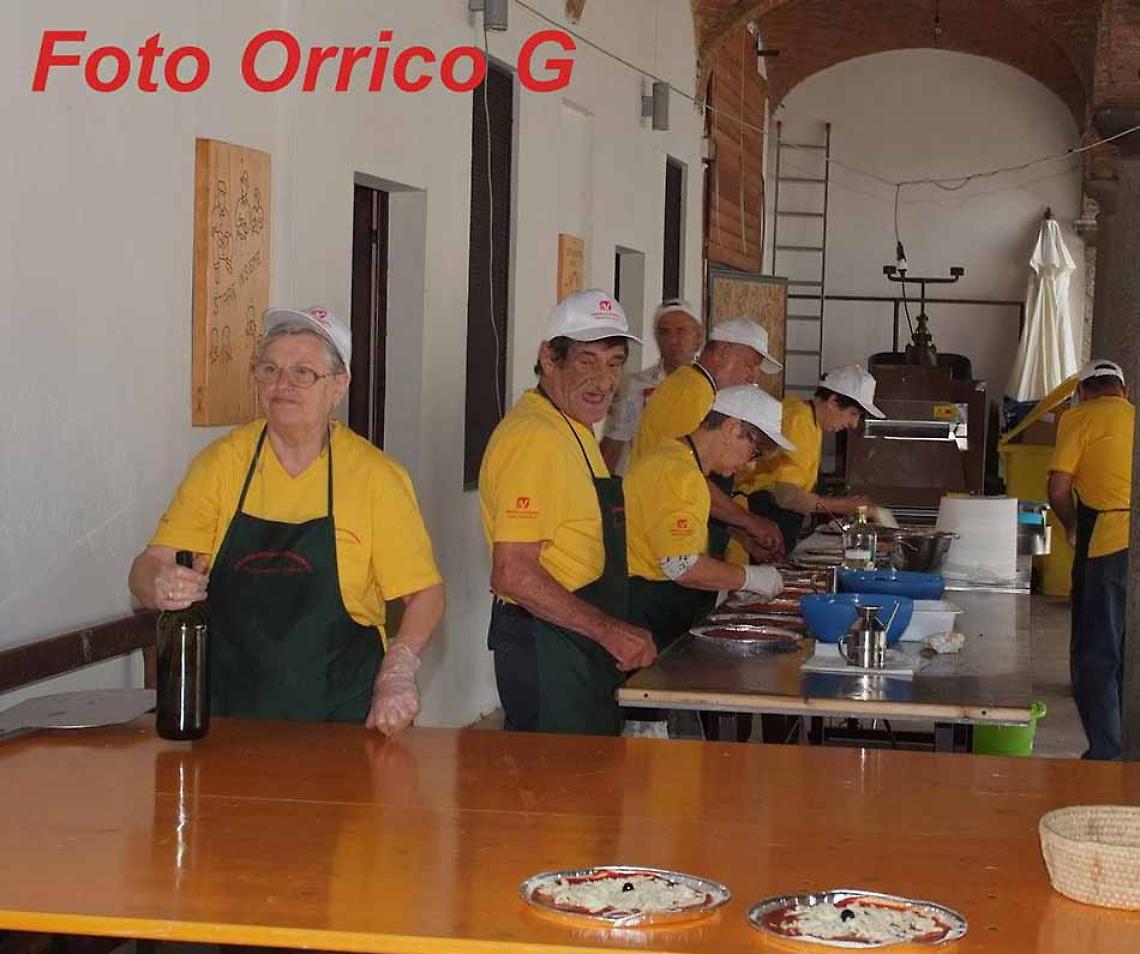 MERCENASCO. Pizza in Piazza con il Gruppo Anziani