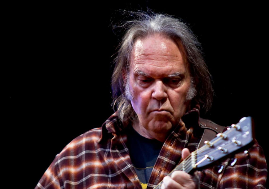 TORINO. Neil Young a Barolo chiude festival Collisioni