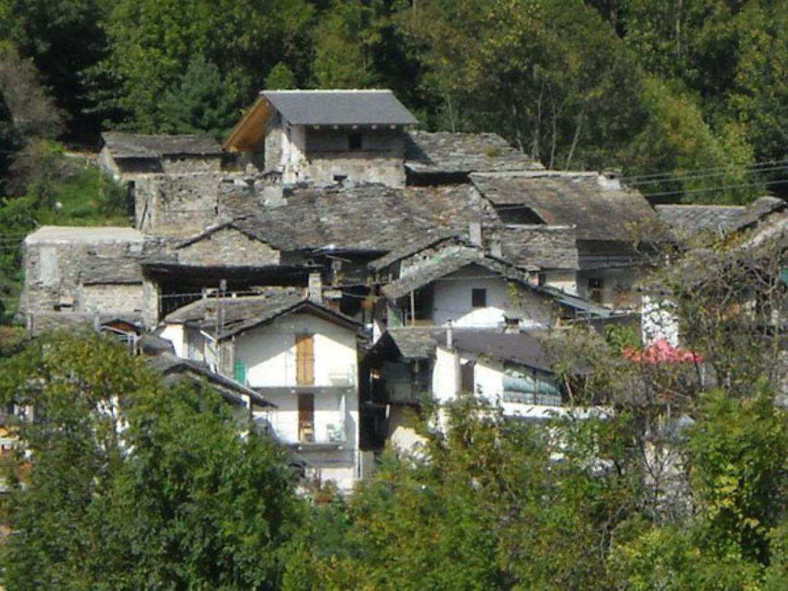 SPARONE. Borgata Calsazio in vendita su ebay diventerà zona turistico-ricettiva