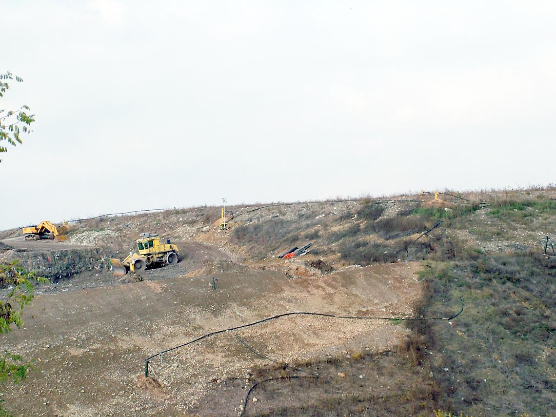 CHIVASSO. Puzza di metano in discarica, arrivano i vigili del fuoco