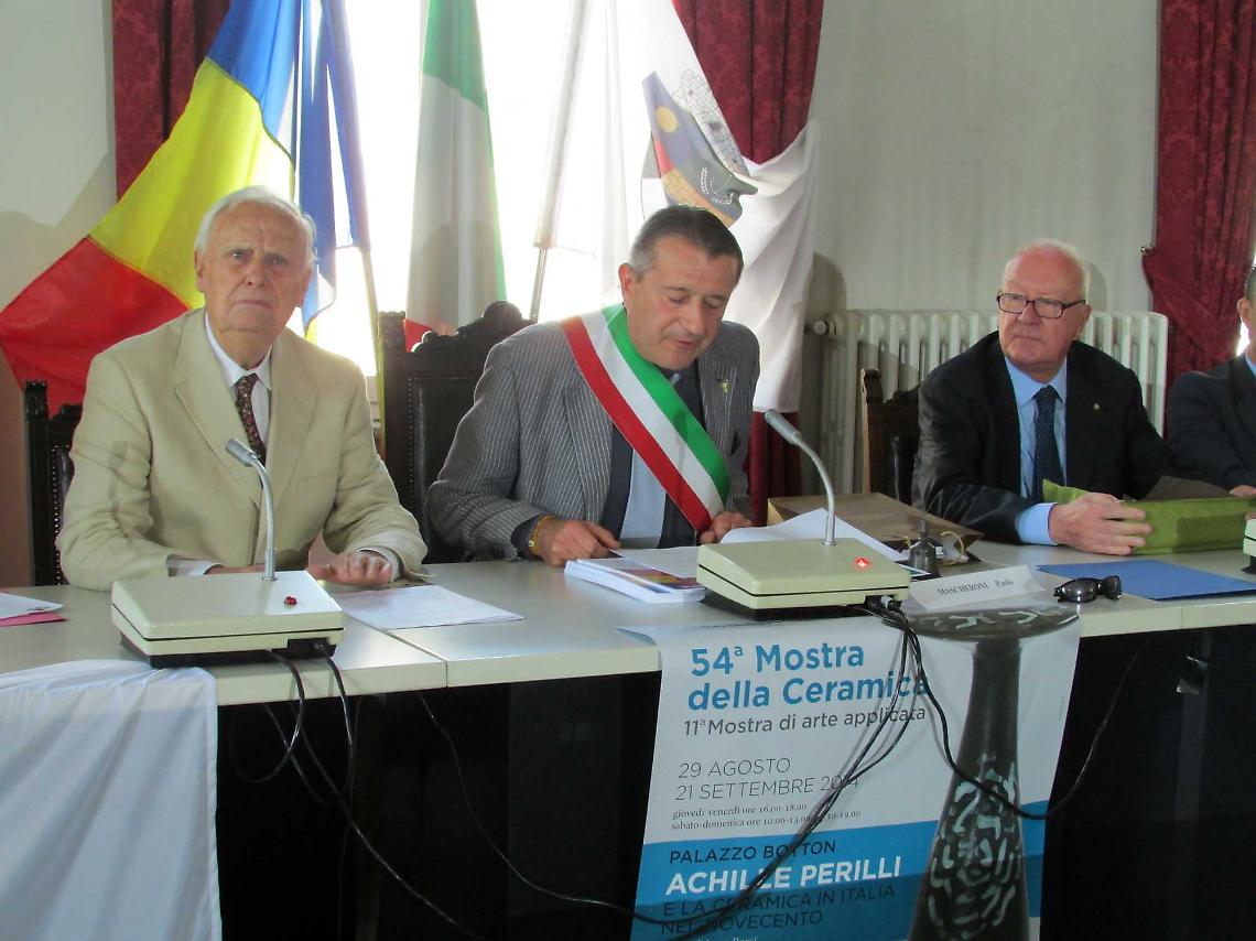 CASTELLAMONTE. Consegnata la cittadinanza benemerita ad Alfeo Ciolli