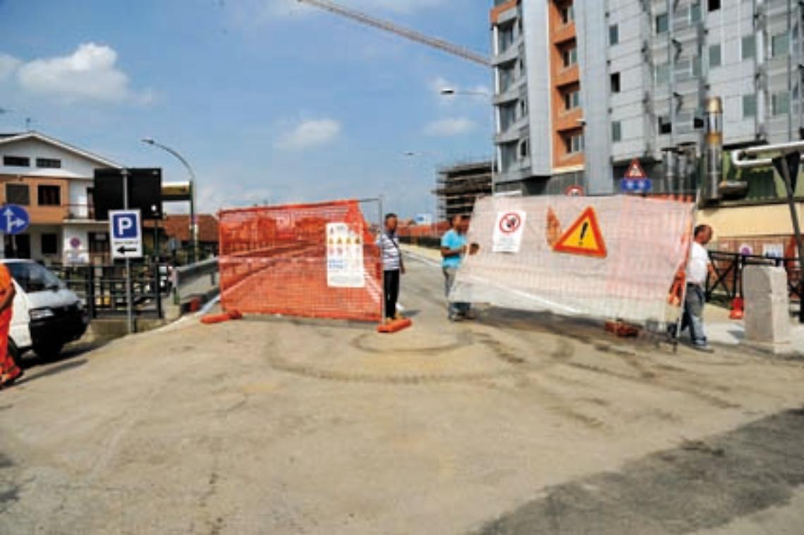 CHIVASSO. Riapre, in anticipo, il cavalcaferrovia di via Regis