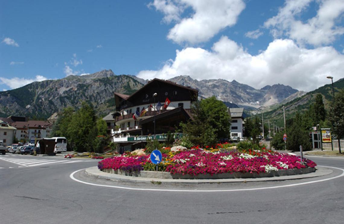 BARDONECCHIA. Si frattura la spalla in montagna, salvata biker