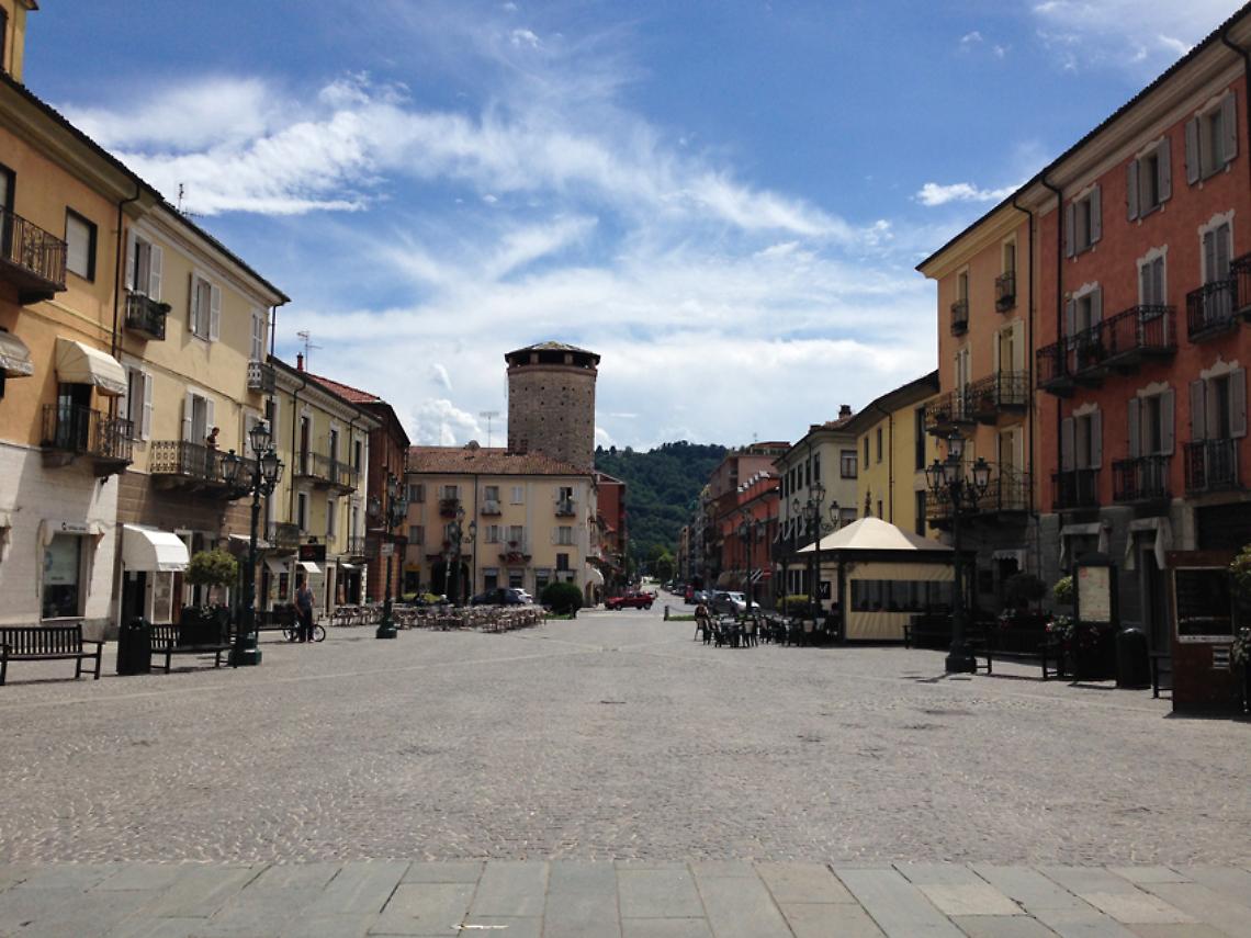 CHIVASSO. Uno sguardo di troppo ed è subito rissa