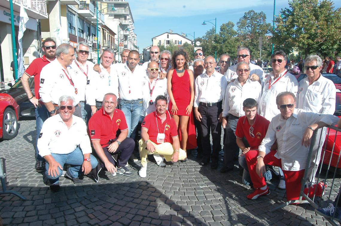 CHIVASSO. Rombano le Ferrari in centro. E' nato il primo club in città