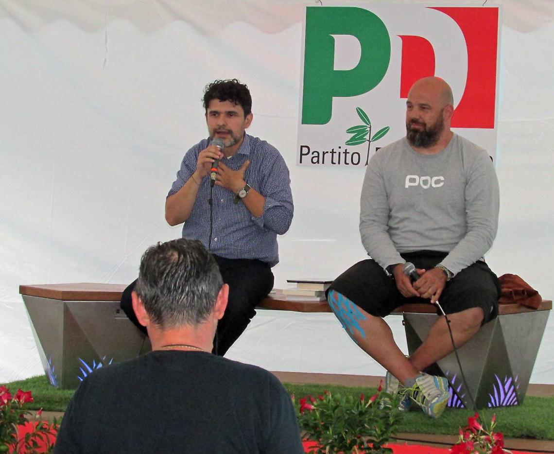 IVREA. Iniziata la Festa dell'Unità sulle battute di Luca Bottura